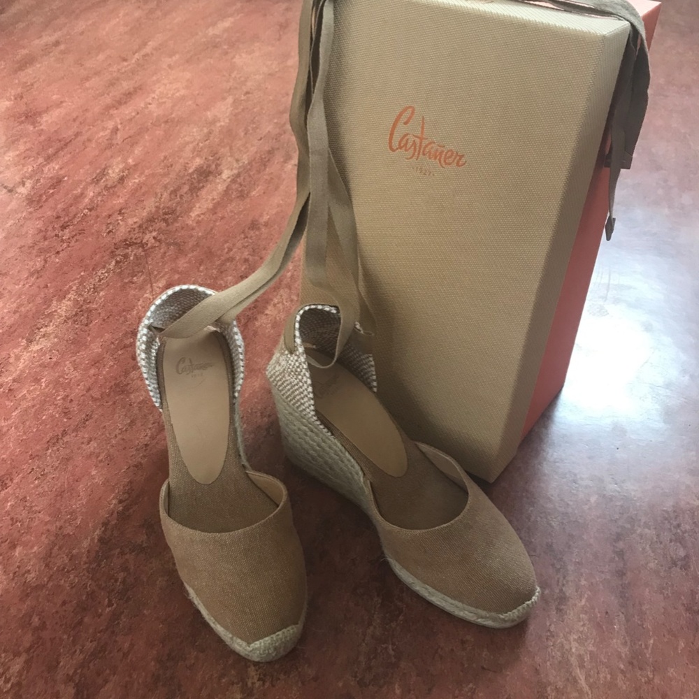 Never worn! Size 36 Castañer Carina 80